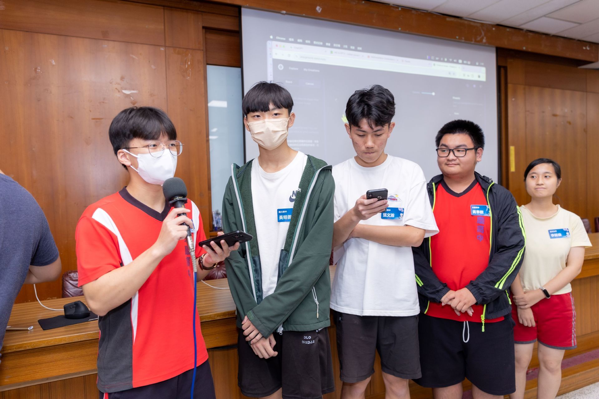 學生上台分享