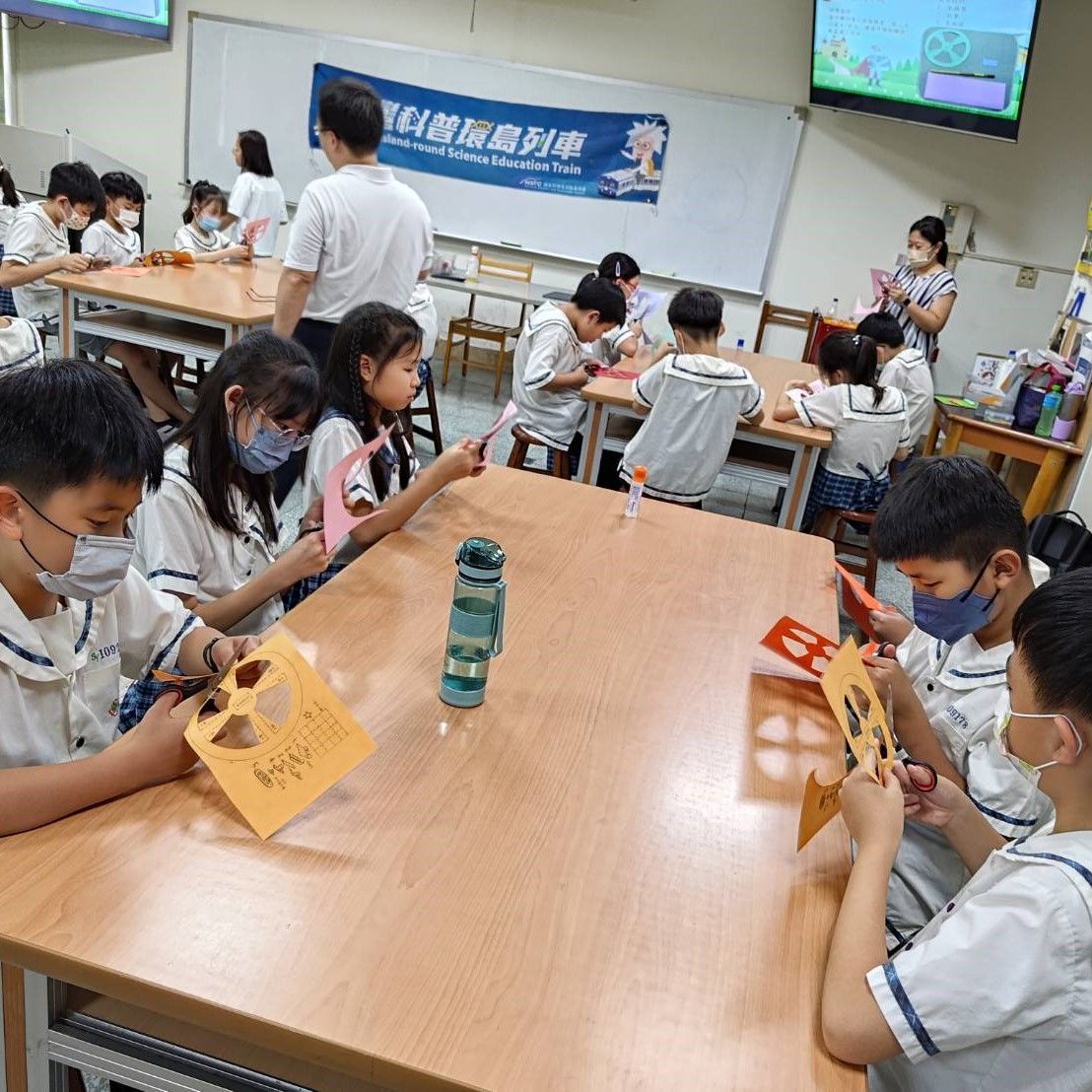 圖4：學童手作紙升機實驗